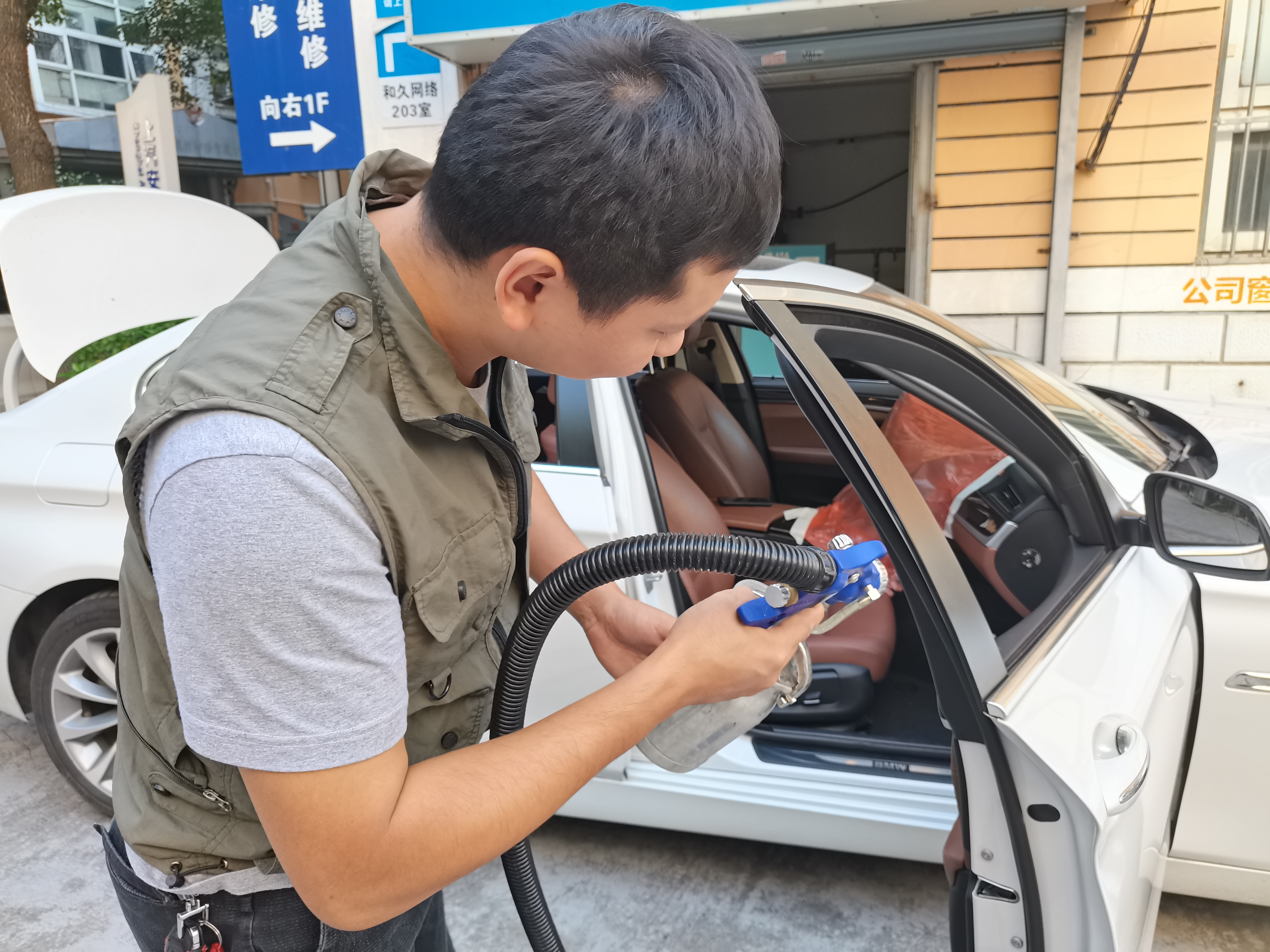 汽车异味该怎么解决