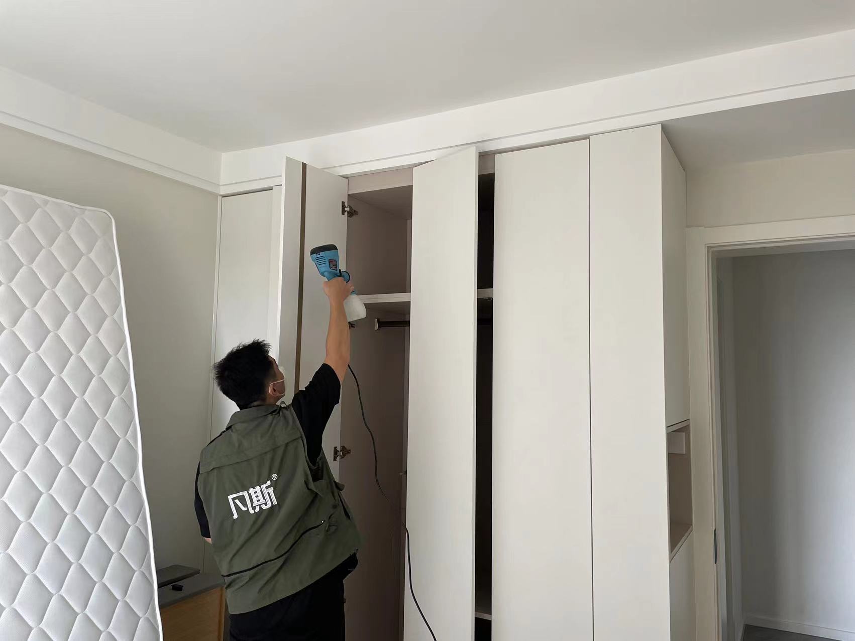 新衣柜味道太大怎么处理