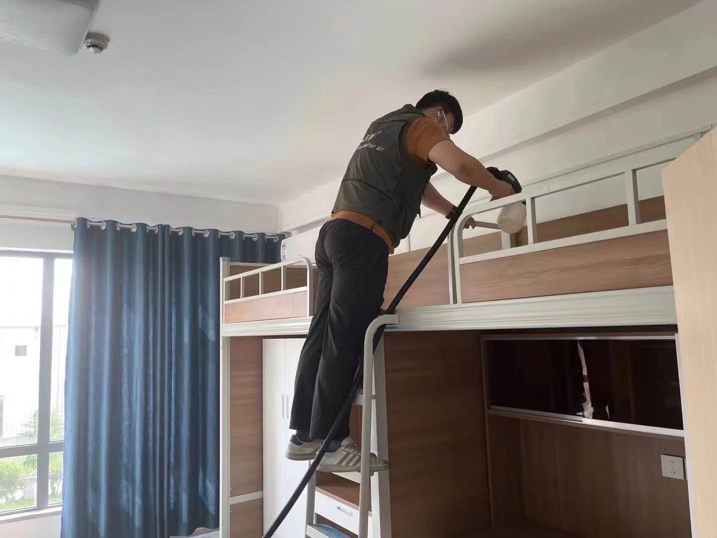 宿舍新装修异味大怎么处理