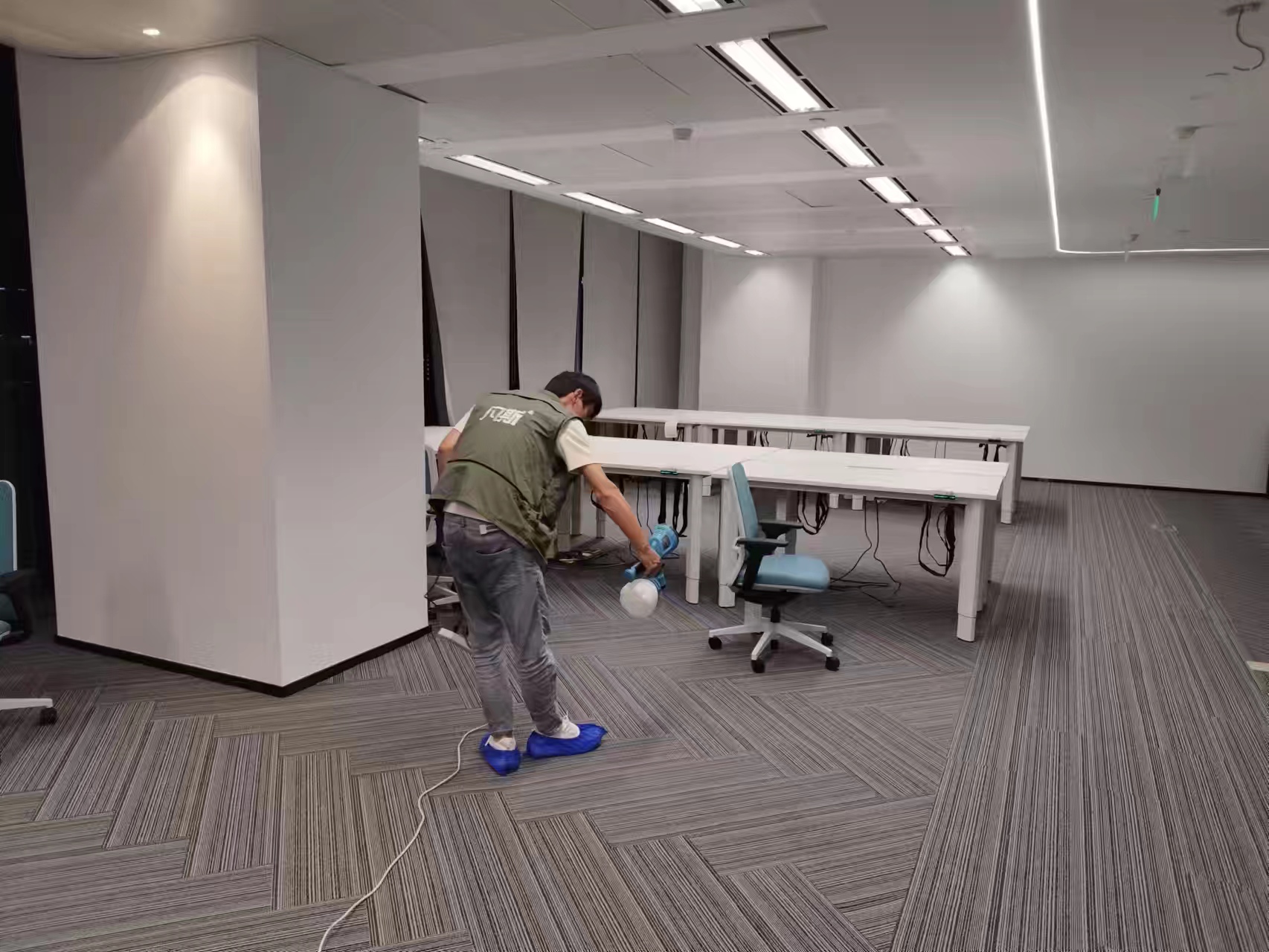 新买的地毯甲醛重，可以采取以下措施